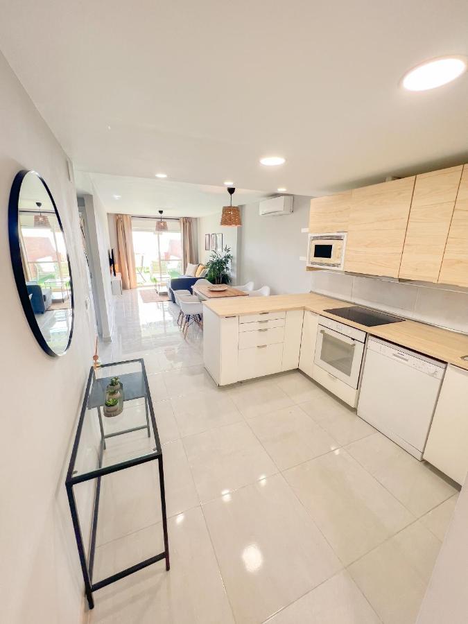 Cozy Apartment With Large Terrace Torremolinos Exterior photo