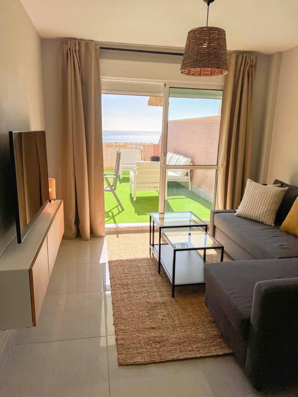 Cozy Apartment With Large Terrace Torremolinos Exterior photo