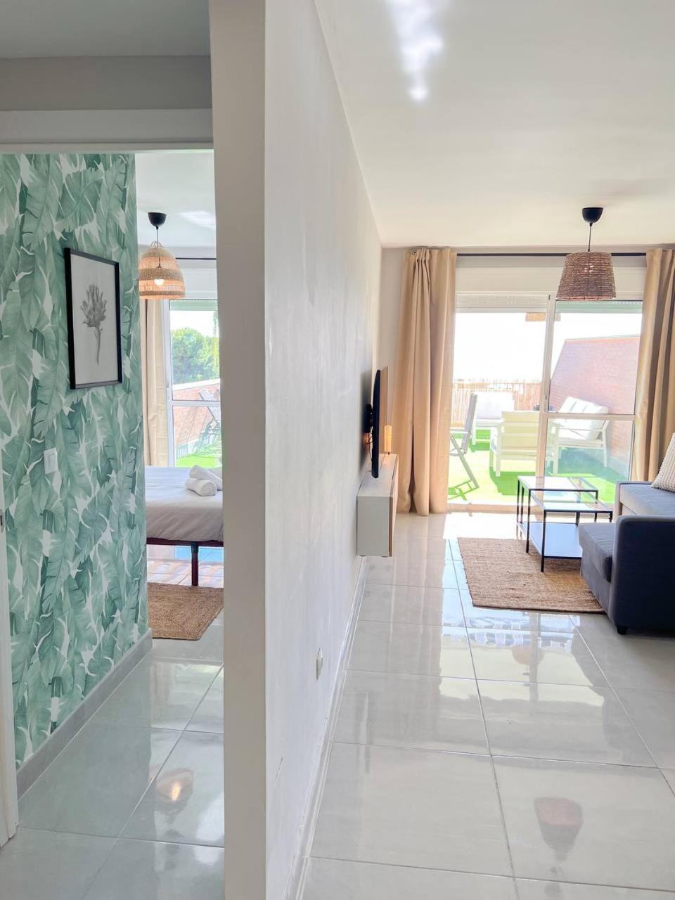 Cozy Apartment With Large Terrace Torremolinos Exterior photo